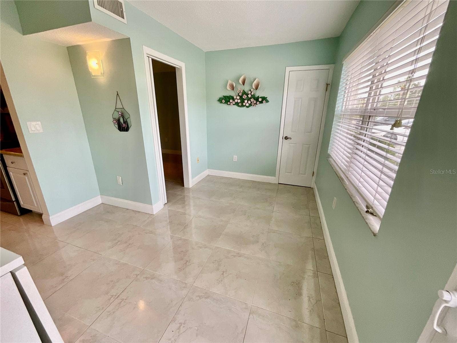 10034 64TH AVENUE N, #11, St Petersburg, FL 33708 Bonus Room