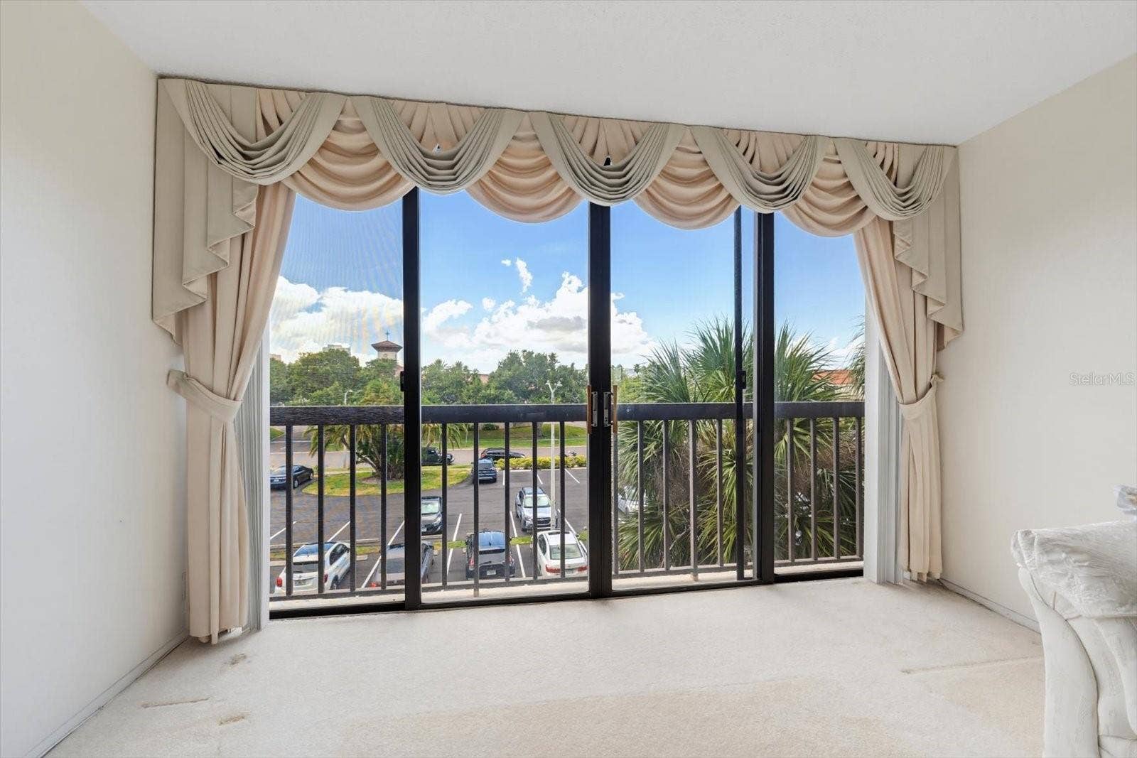 255 DOLPHIN POINT, #307, Clearwater Beach, FL 33767 Living Room