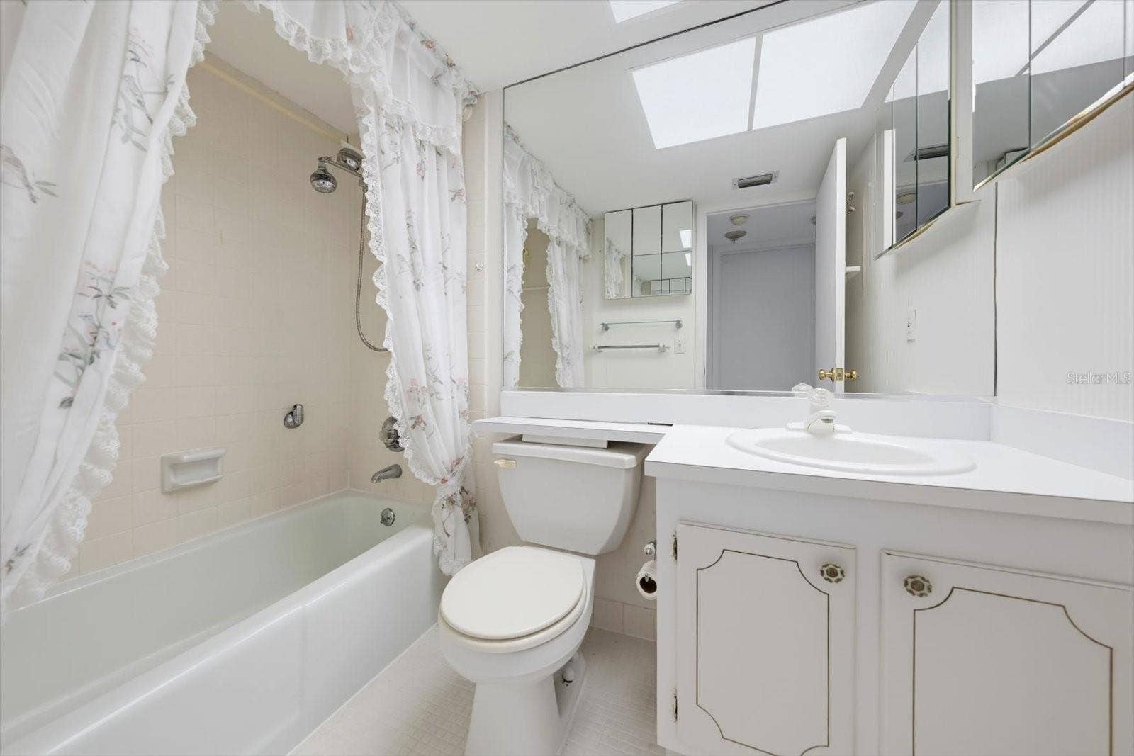 255 DOLPHIN POINT, #307, Clearwater Beach, FL 33767 Bathroom