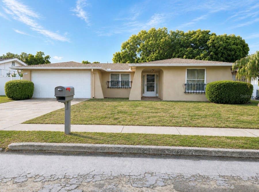 Property photo for 5617 CANOSA DRIVE, Holiday, FL