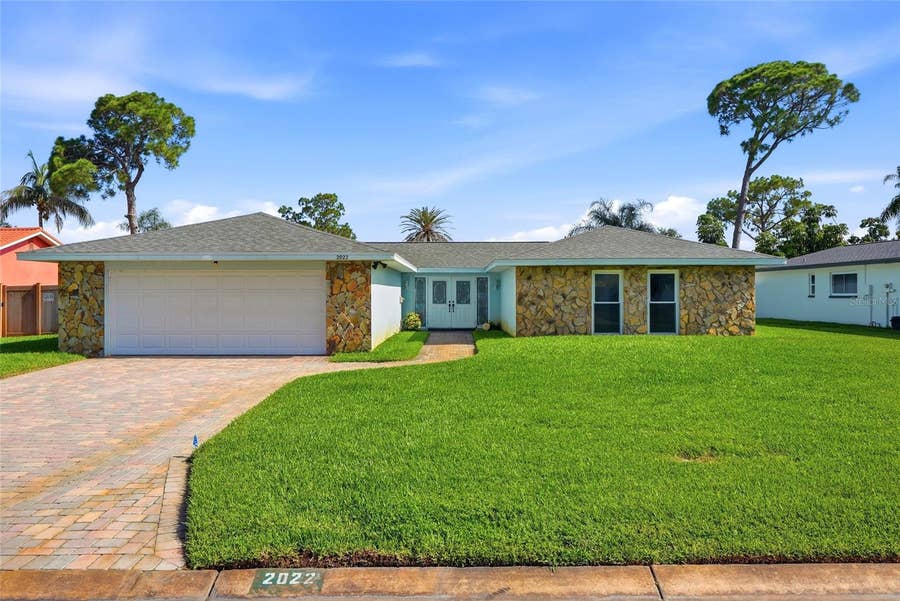 Property photo for 2022 TANGLEWOOD DRIVE NE, St Petersburg, FL