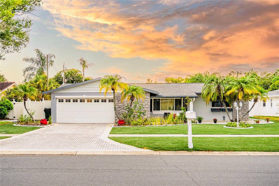 Property photo for 898 CORVETTE DRIVE, Largo, FL