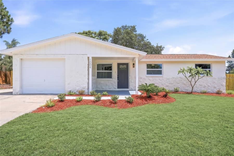 Property photo for 1004 IDLEBRIAR WAY, Tarpon Springs, FL