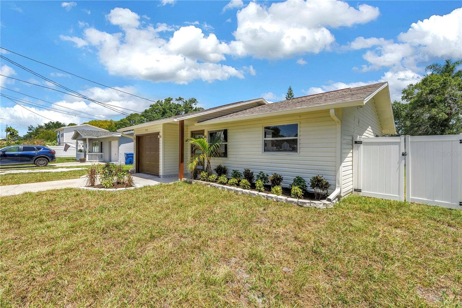 1221 36TH TERRACE N, St Petersburg, FL 33704 1221 36TH TERRACE N, St Petersburg, FL 33704