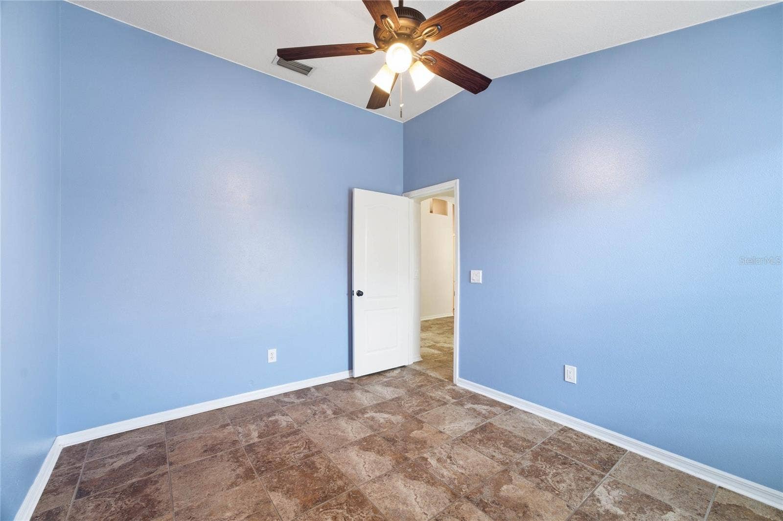19520 MORDEN BLUSH DRIVE, Lutz, FL 33558 19520 MORDEN BLUSH DRIVE, Lutz, FL 33558