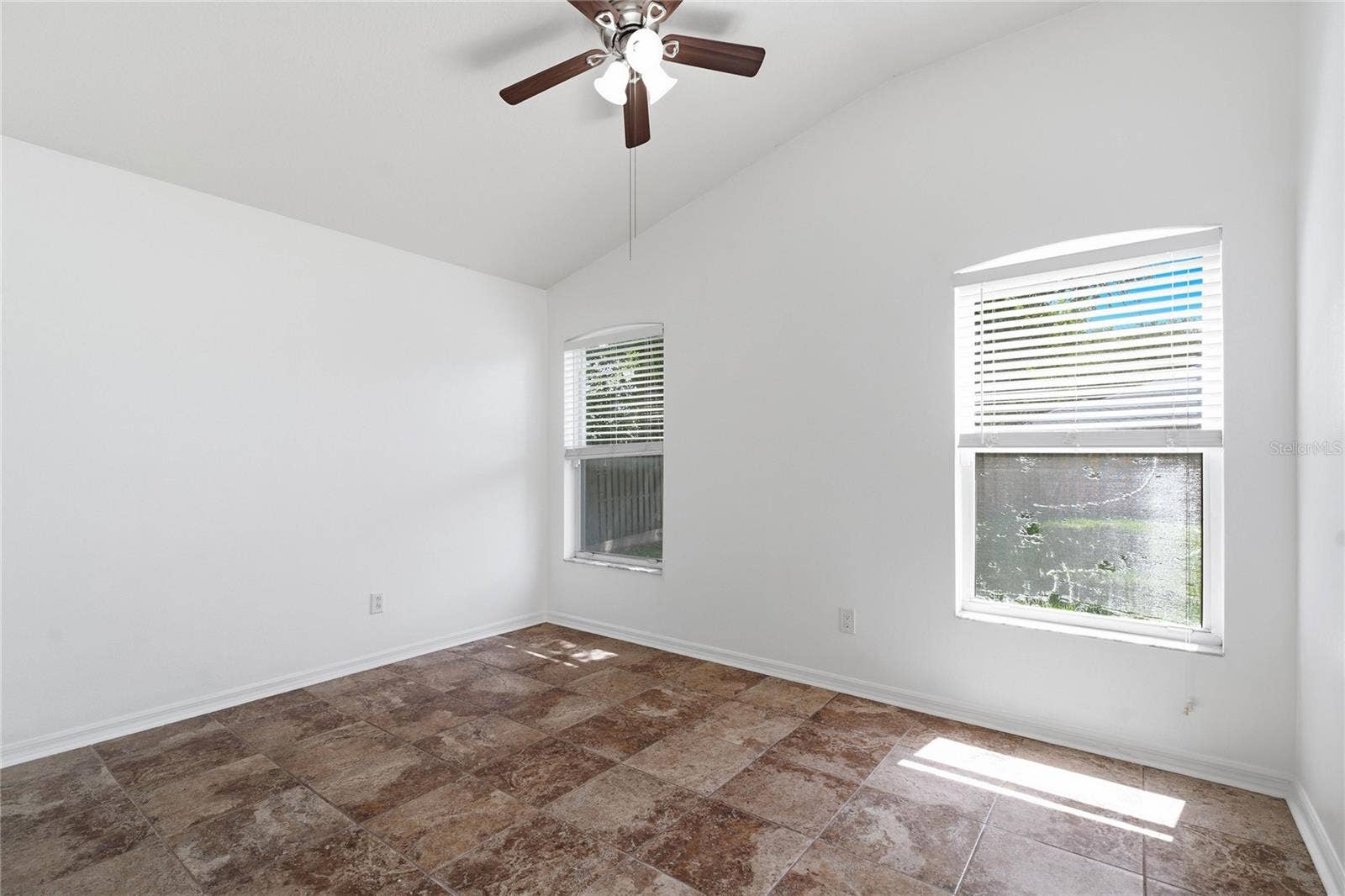 19520 MORDEN BLUSH DRIVE, Lutz, FL 33558 19520 MORDEN BLUSH DRIVE, Lutz, FL 33558
