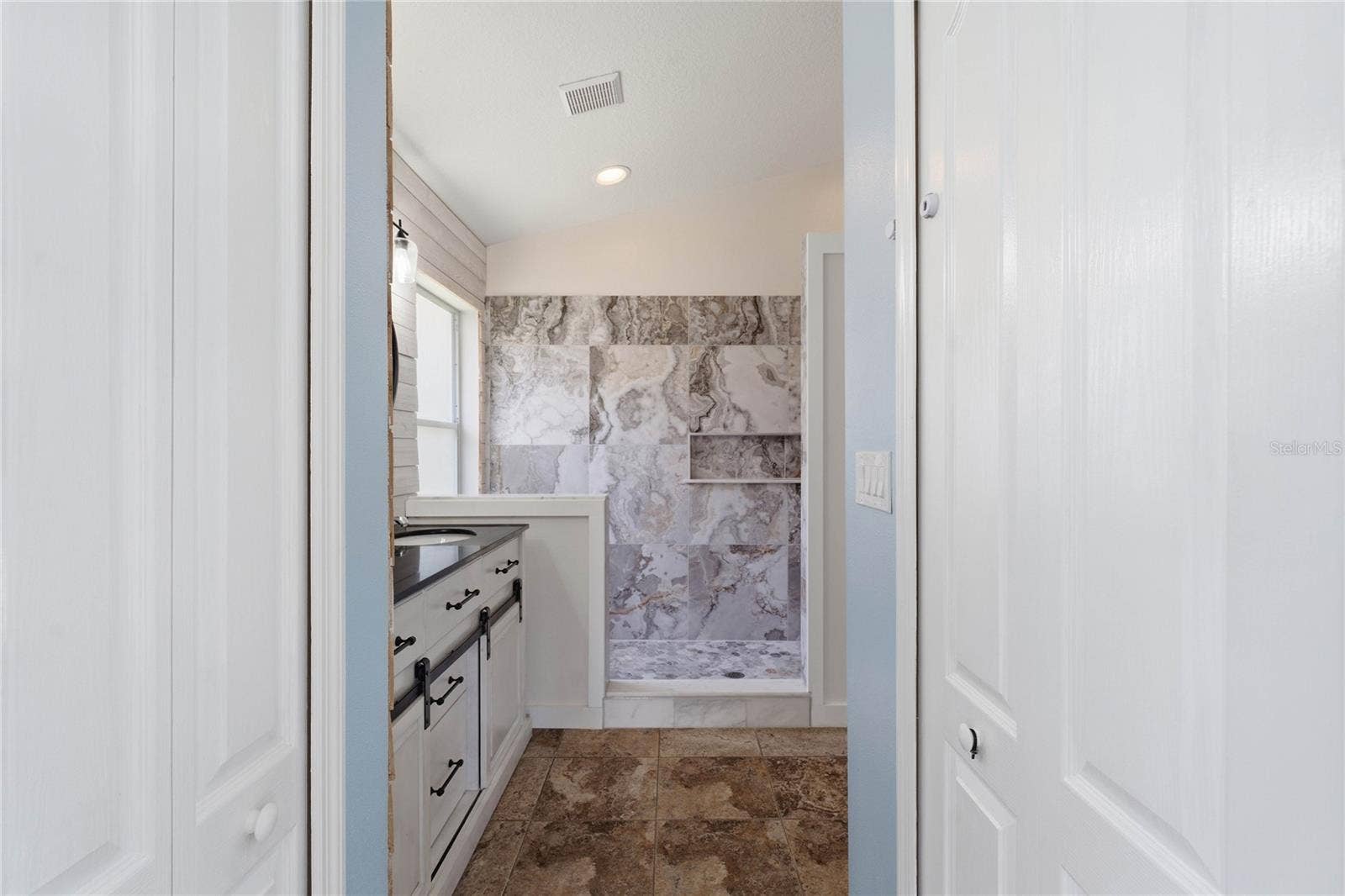 19520 MORDEN BLUSH DRIVE, Lutz, FL 33558 19520 MORDEN BLUSH DRIVE, Lutz, FL 33558
