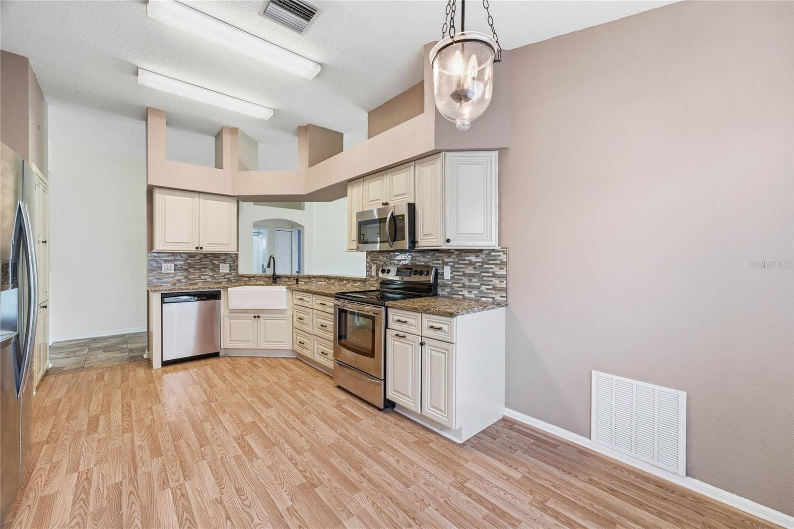 19520 MORDEN BLUSH DRIVE, Lutz, FL 33558 19520 MORDEN BLUSH DRIVE, Lutz, FL 33558