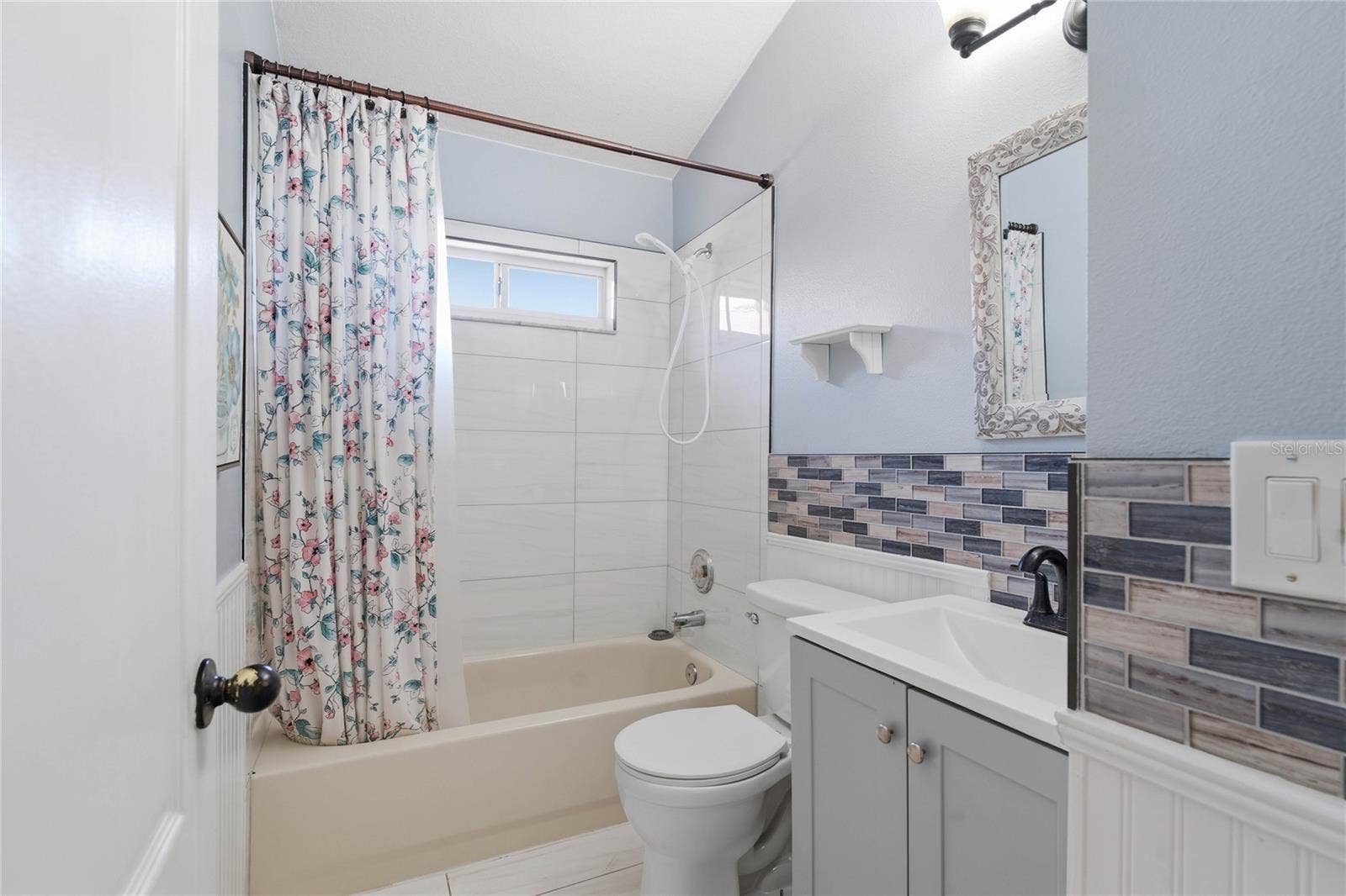19520 MORDEN BLUSH DRIVE, Lutz, FL 33558 19520 MORDEN BLUSH DRIVE, Lutz, FL 33558