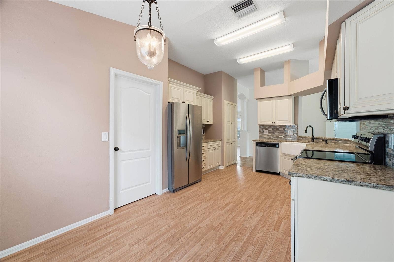 19520 MORDEN BLUSH DRIVE, Lutz, FL 33558 19520 MORDEN BLUSH DRIVE, Lutz, FL 33558