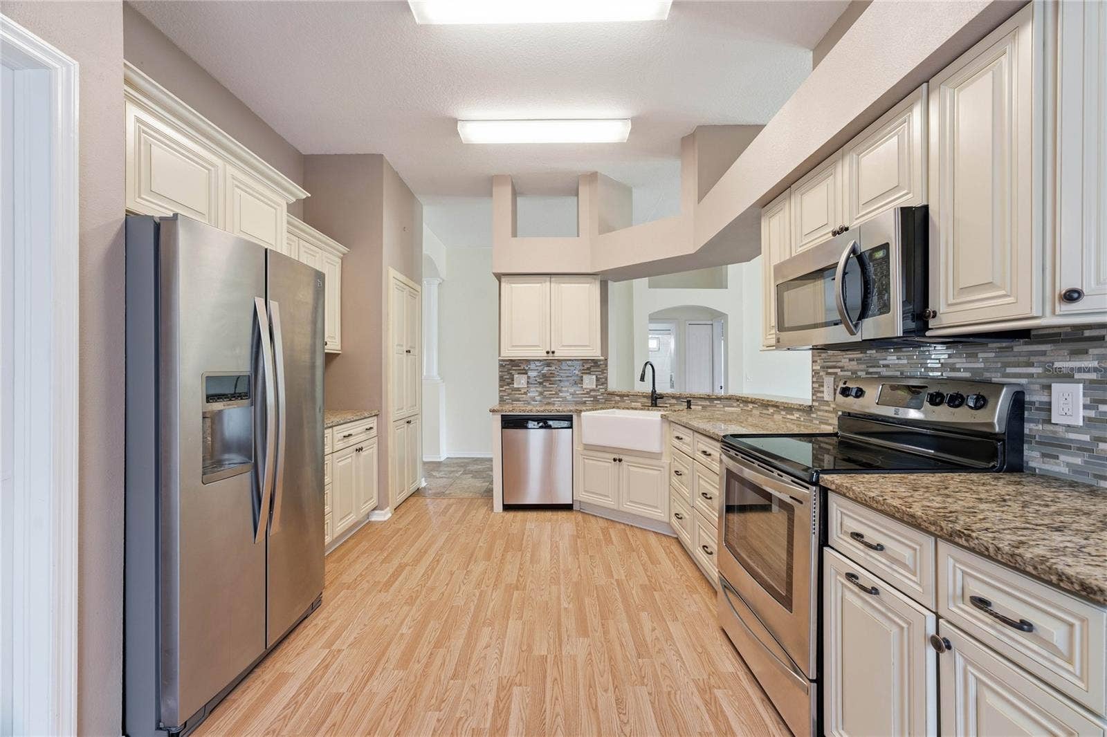 19520 MORDEN BLUSH DRIVE, Lutz, FL 33558 19520 MORDEN BLUSH DRIVE, Lutz, FL 33558