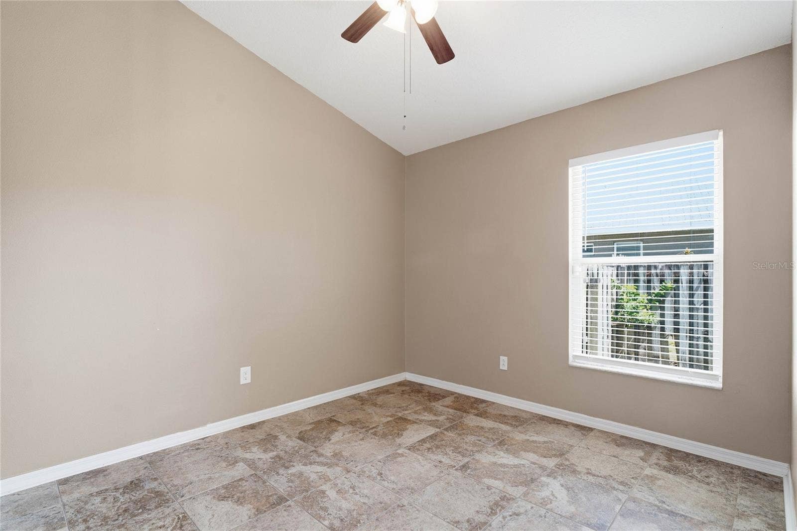 19520 MORDEN BLUSH DRIVE, Lutz, FL 33558 19520 MORDEN BLUSH DRIVE, Lutz, FL 33558