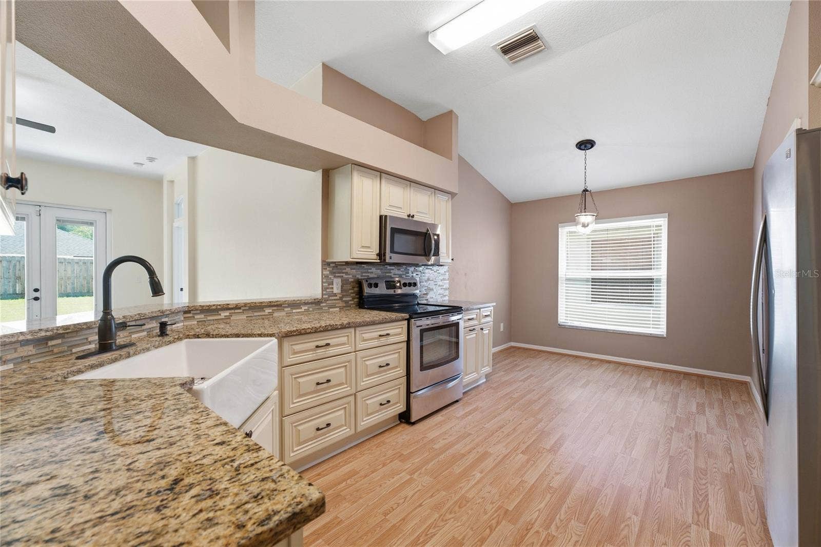 19520 MORDEN BLUSH DRIVE, Lutz, FL 33558 19520 MORDEN BLUSH DRIVE, Lutz, FL 33558