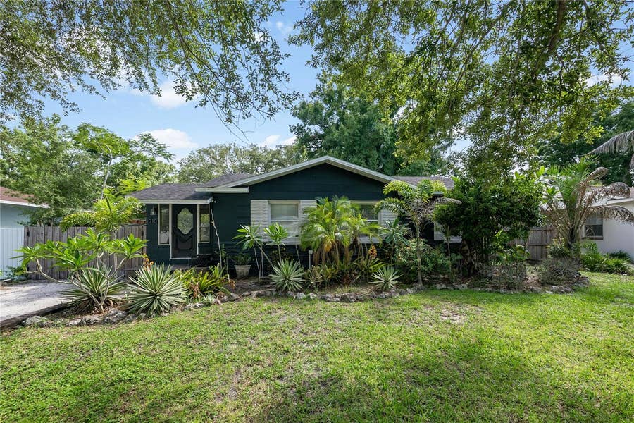Property photo for 1010 W BERRY AVENUE, Tampa, FL