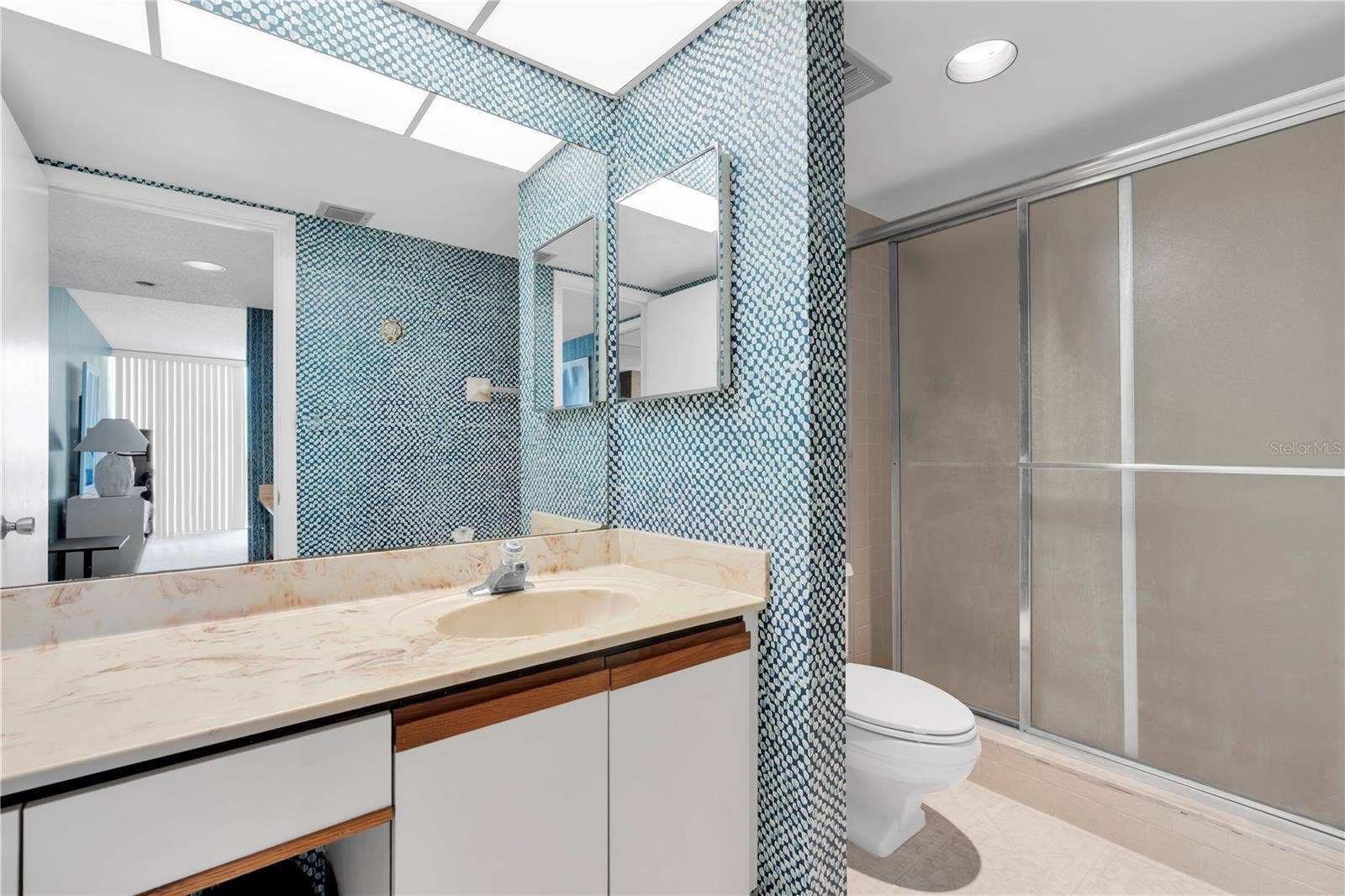 7600 BAYSHORE DRIVE, #701, Treasure Island, FL 33706 7600 BAYSHORE DRIVE, #701, Treasure Island, FL 33706