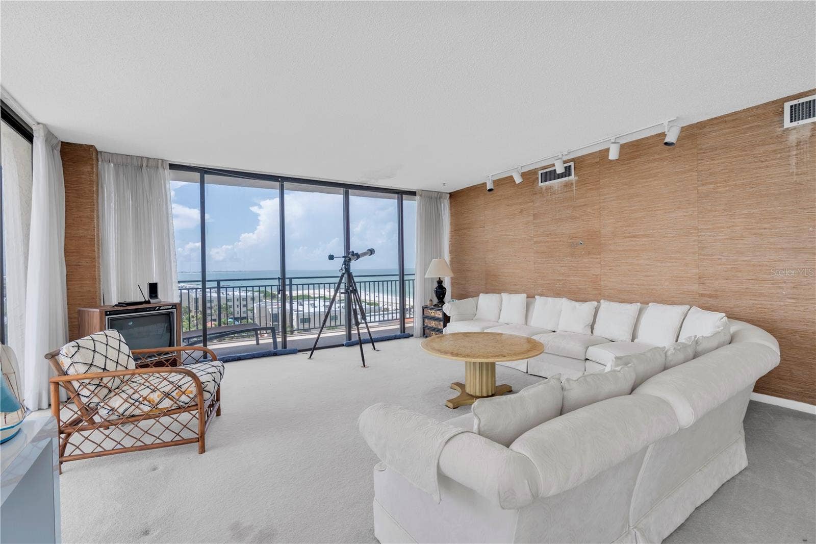 7600 BAYSHORE DRIVE, #701, Treasure Island, FL 33706 7600 BAYSHORE DRIVE, #701, Treasure Island, FL 33706