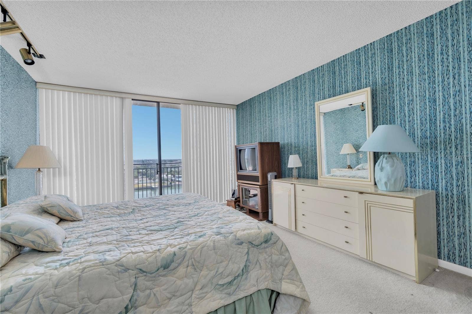 7600 BAYSHORE DRIVE, #701, Treasure Island, FL 33706 7600 BAYSHORE DRIVE, #701, Treasure Island, FL 33706
