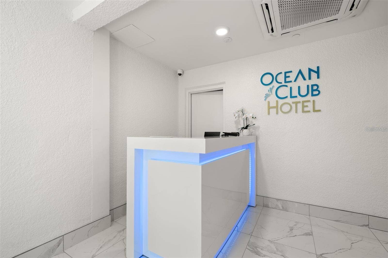 11500 GULF BOULEVARD, #304, Treasure Island, FL 33706 FRONT DESK
