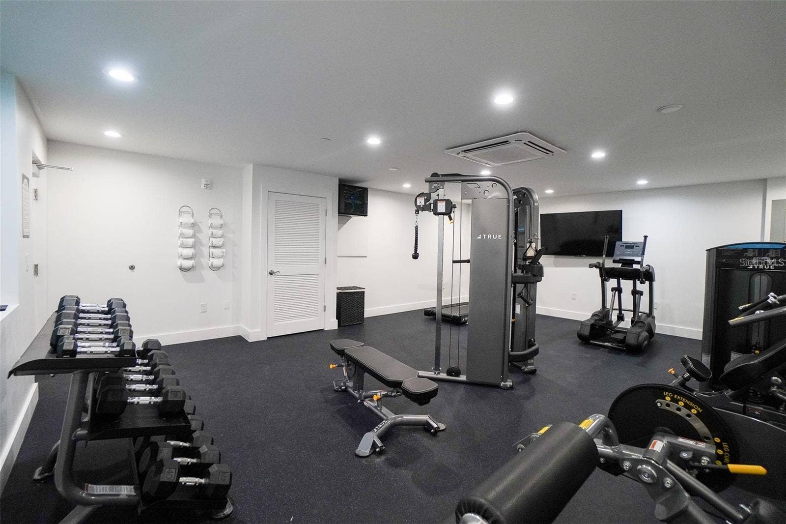 11500 GULF BOULEVARD, #304, Treasure Island, FL 33706 FITTNESS CENTER
