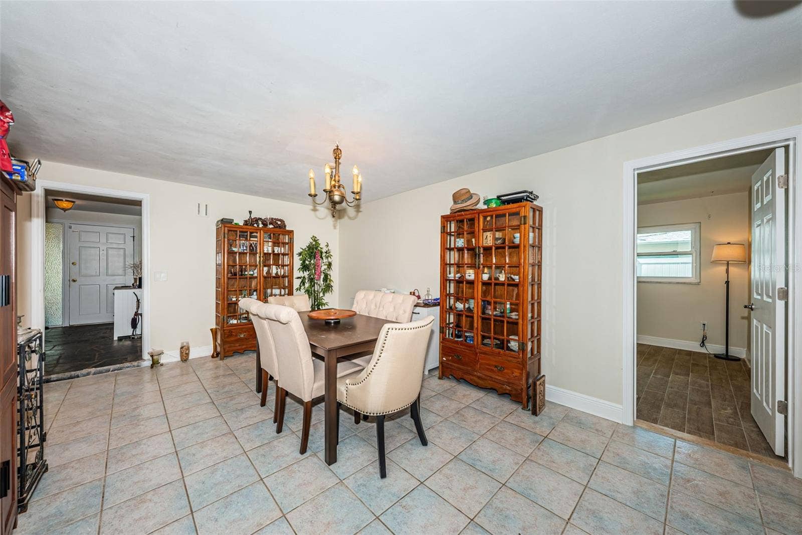 5230 VENETIAN BOULEVARD NE, St Petersburg, FL 33703 Neutral tile throughout