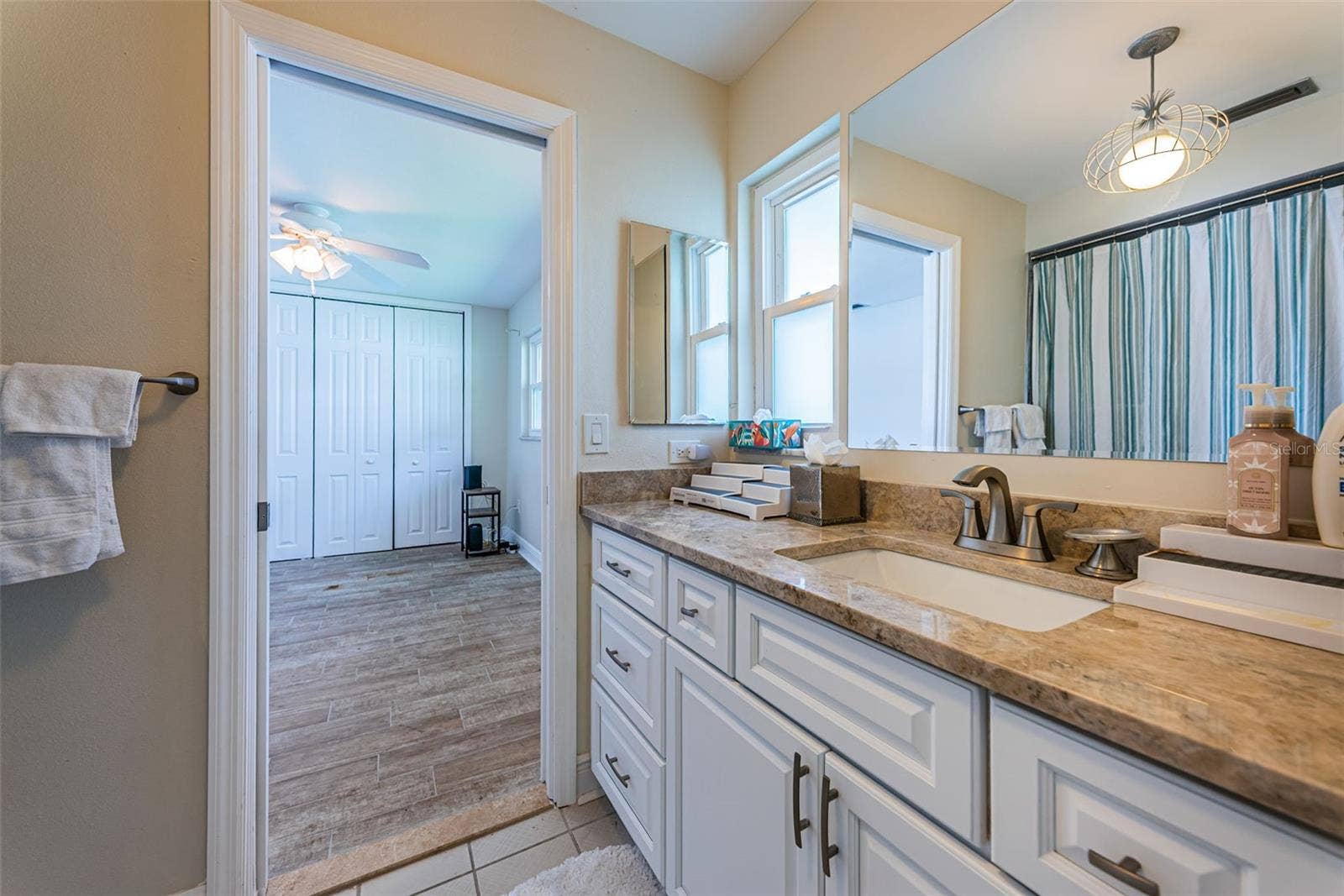 5230 VENETIAN BOULEVARD NE, St Petersburg, FL 33703 Bathroom 2 with jack and jill entry