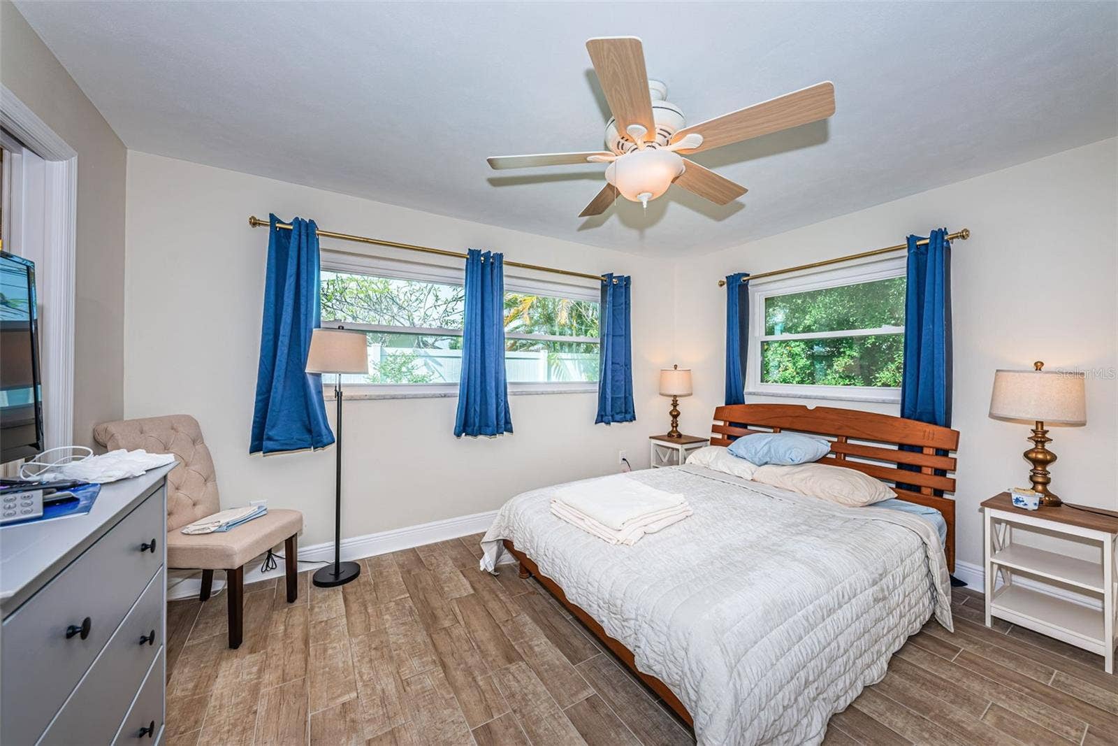 5230 VENETIAN BOULEVARD NE, St Petersburg, FL 33703 Bedroom 4 with jack and jill bathroom
