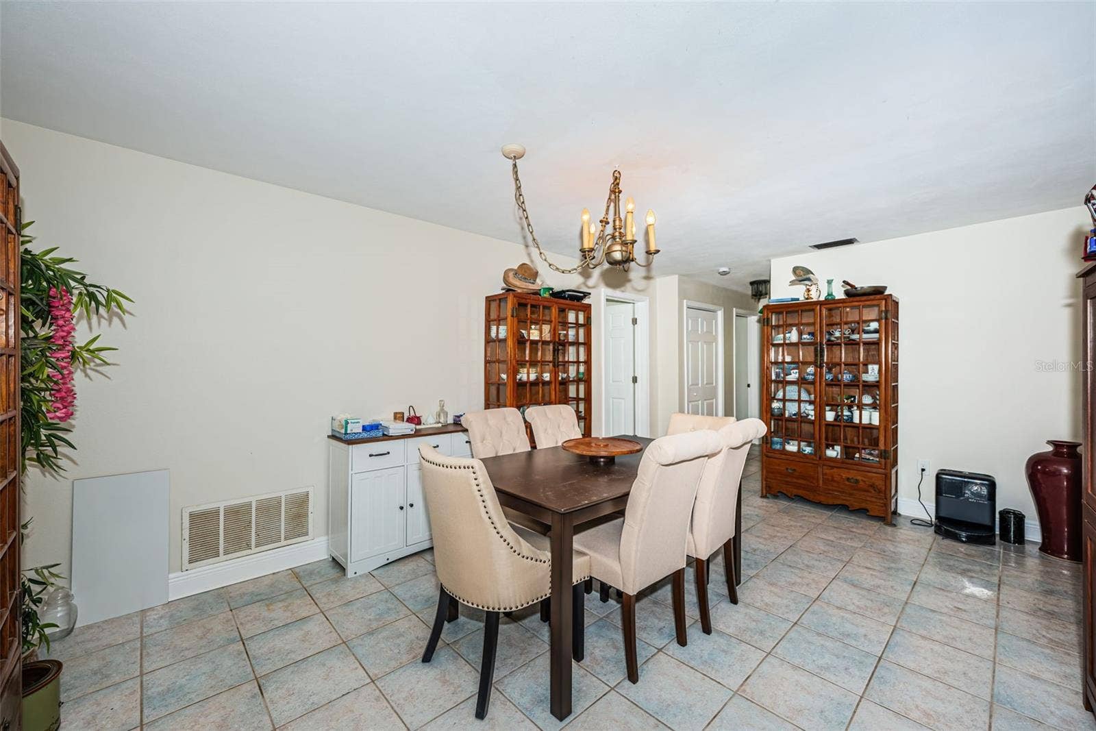 5230 VENETIAN BOULEVARD NE, St Petersburg, FL 33703 New dining room or could be a tv or sitting room