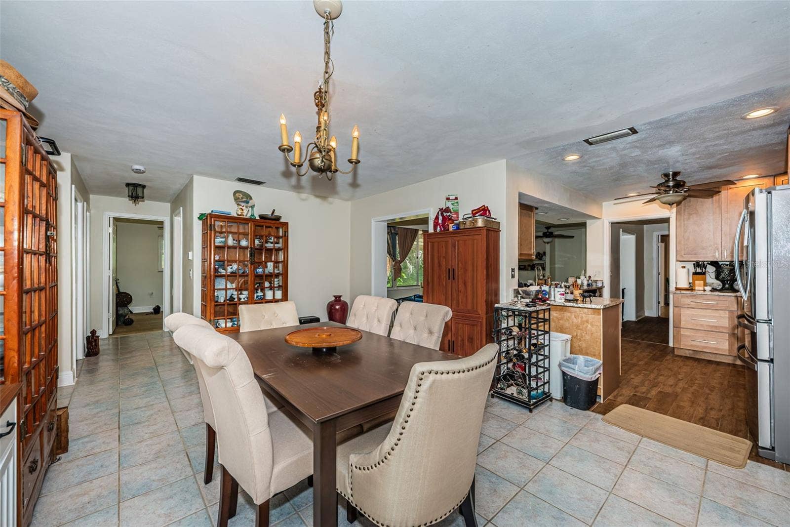 5230 VENETIAN BOULEVARD NE, St Petersburg, FL 33703 Dining room attached conveniently to kitchen