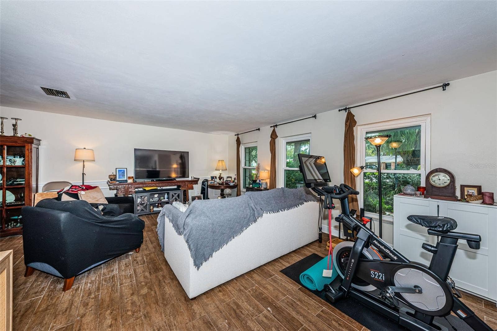 5230 VENETIAN BOULEVARD NE, St Petersburg, FL 33703 Main living room with porcelain wood-look tile