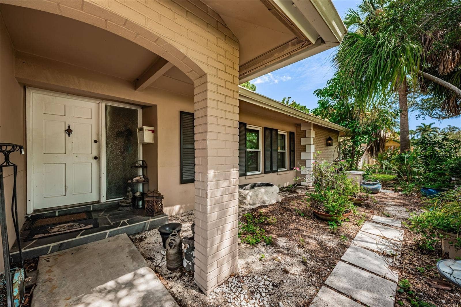 5230 VENETIAN BOULEVARD NE, St Petersburg, FL 33703 Plenty of room for outdoor seating space