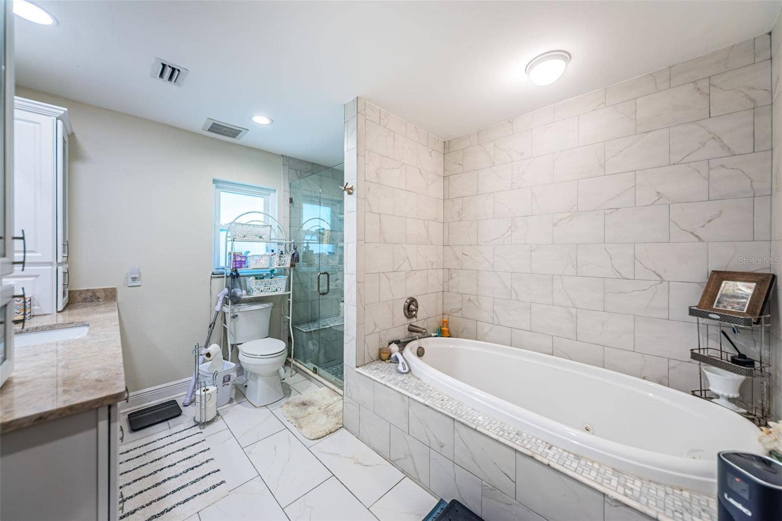 5230 VENETIAN BOULEVARD NE, St Petersburg, FL 33703 Spacious primary bathroom