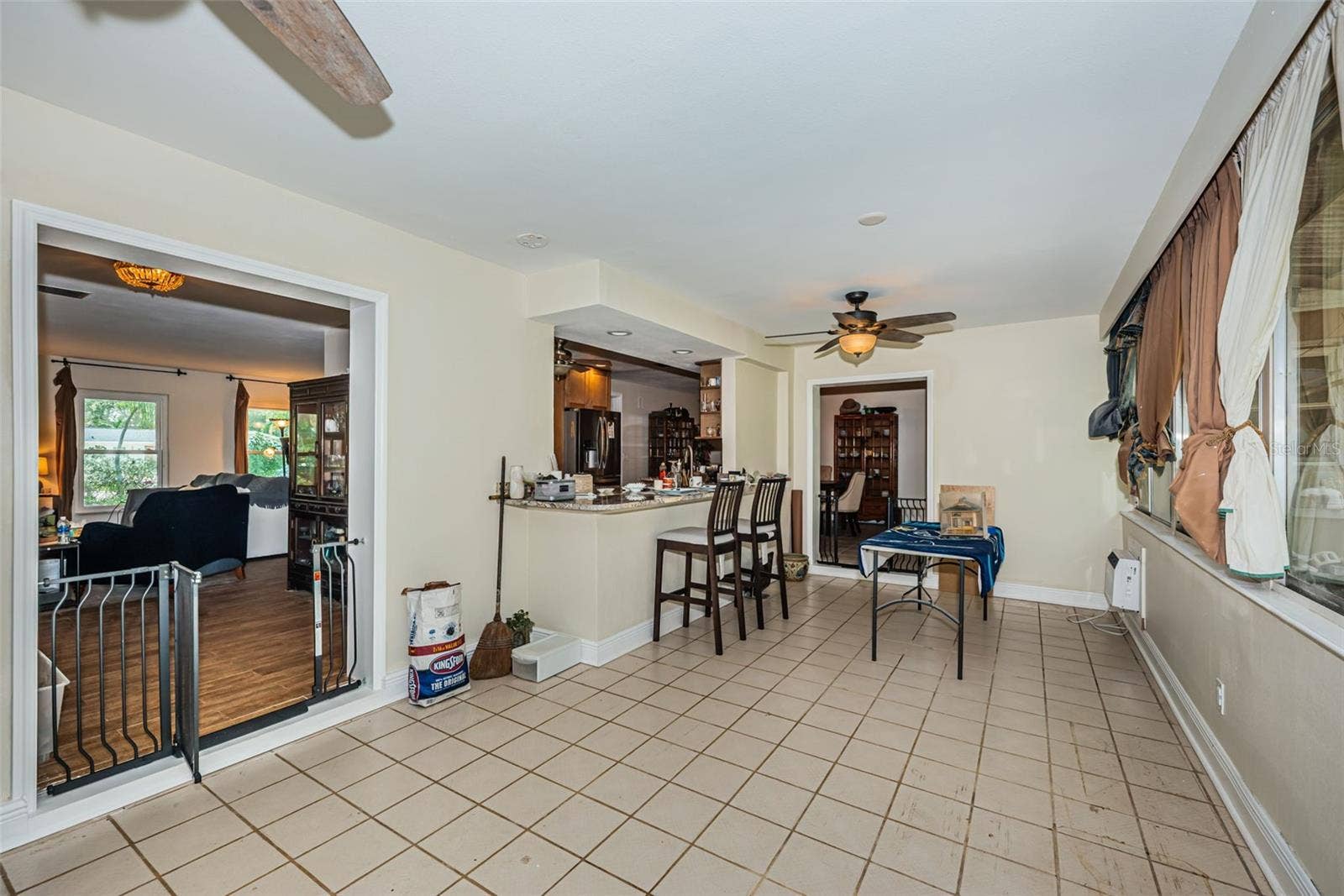 5230 VENETIAN BOULEVARD NE, St Petersburg, FL 33703 Lots of room in this addition