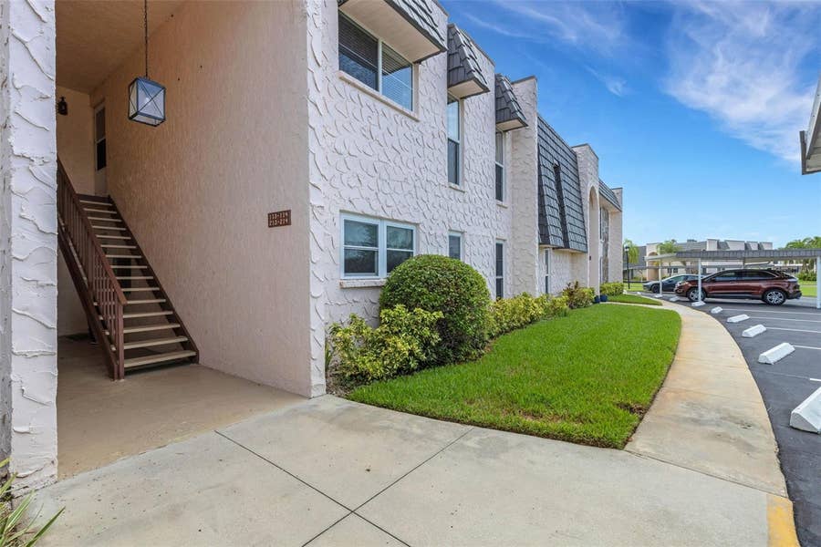Property photo for 114 FERNWOOD CIRCLE, #114, Seminole, FL