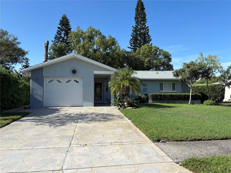 Property photo for 133 STAFFORD CIRCLE, Palm Harbor, FL