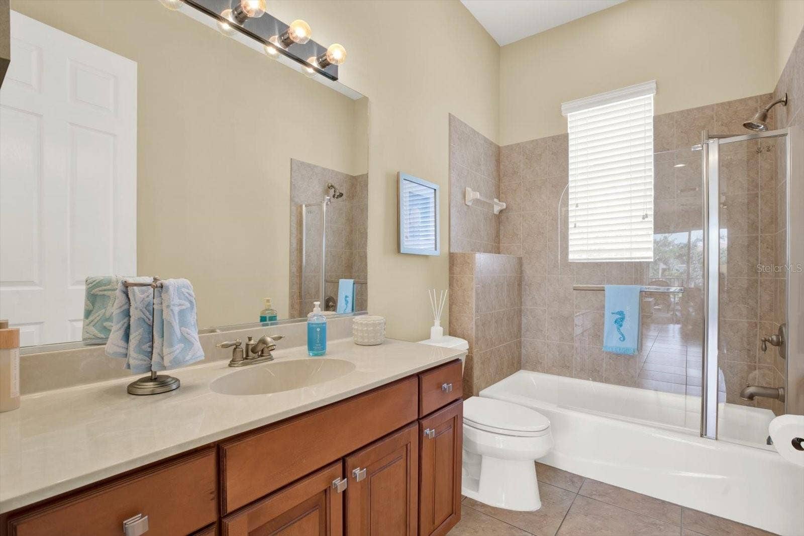 1226 3RD STREET CIRCLE E, Palmetto, FL 34221 Main Level Bath