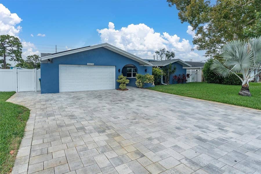 Property photo for 13179 DORCHESTER DRIVE, Seminole, FL