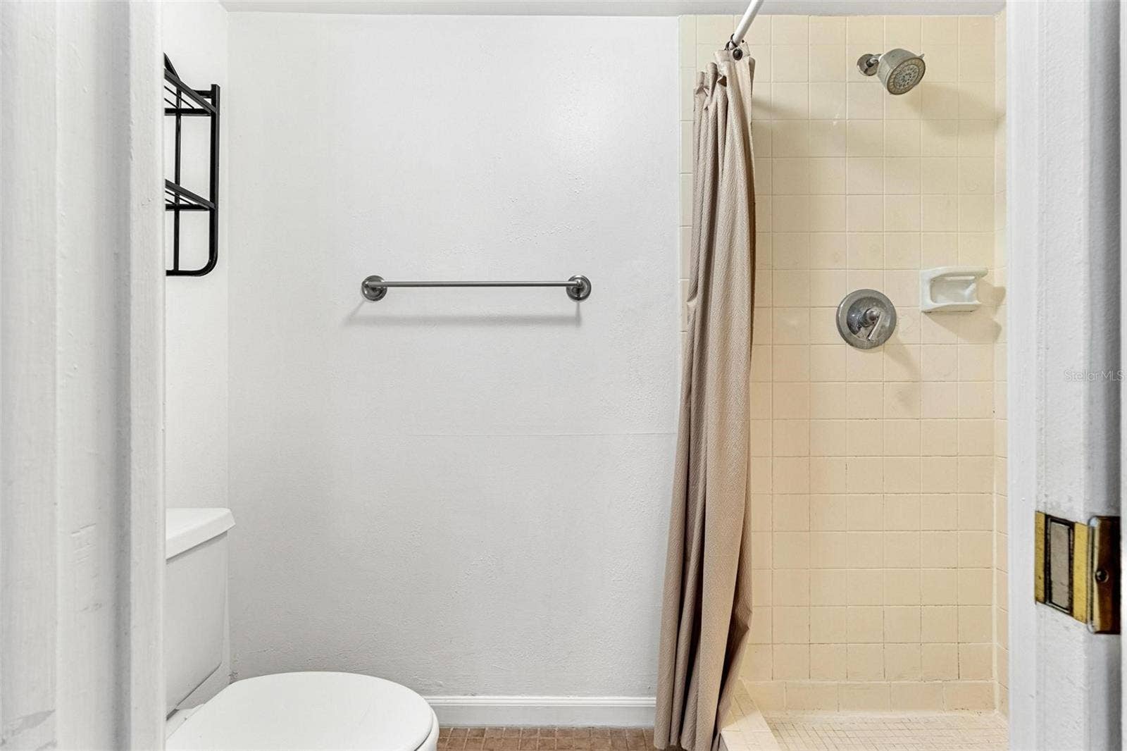 primary en suite full bath