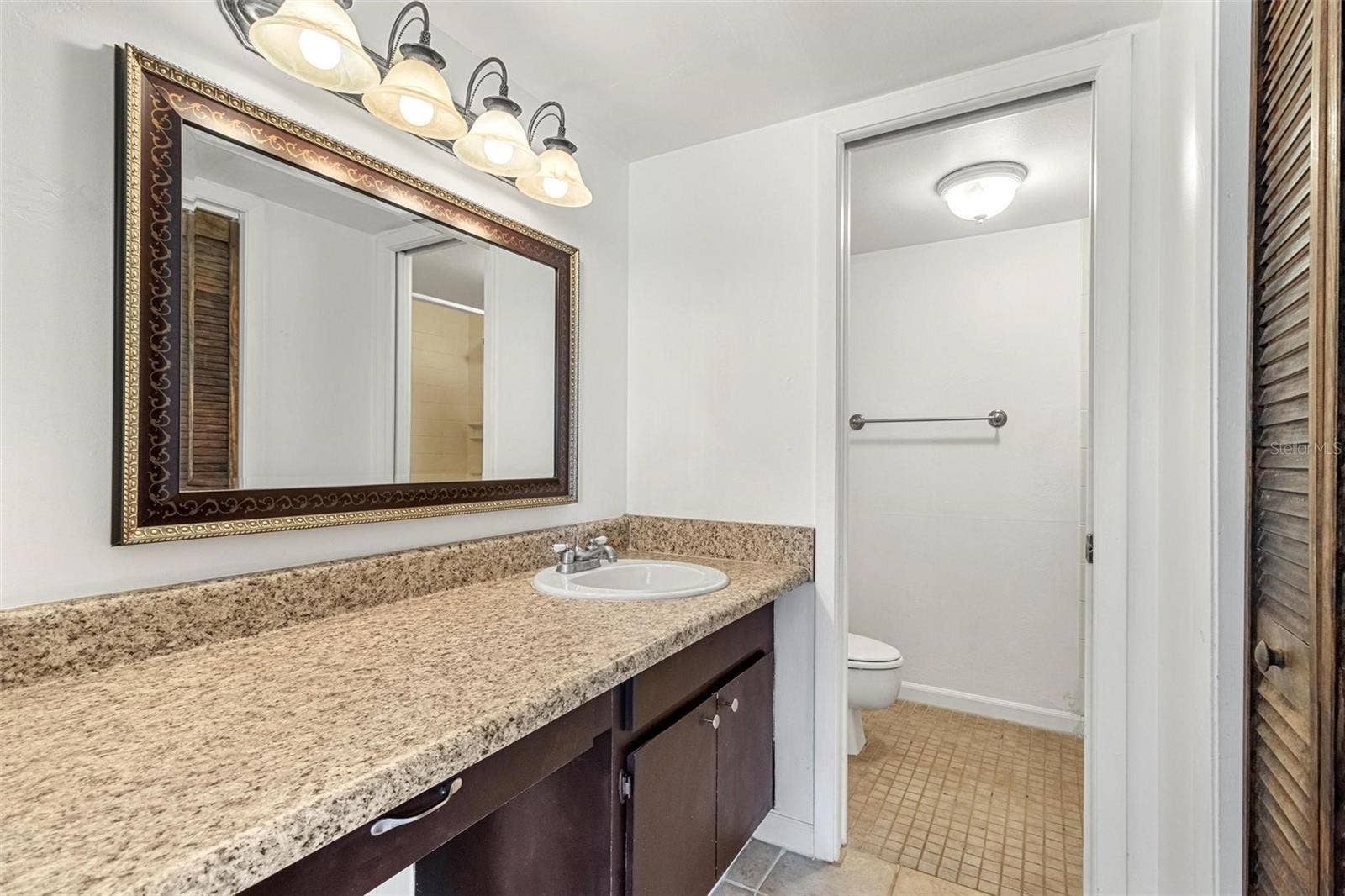primary en suite full bath