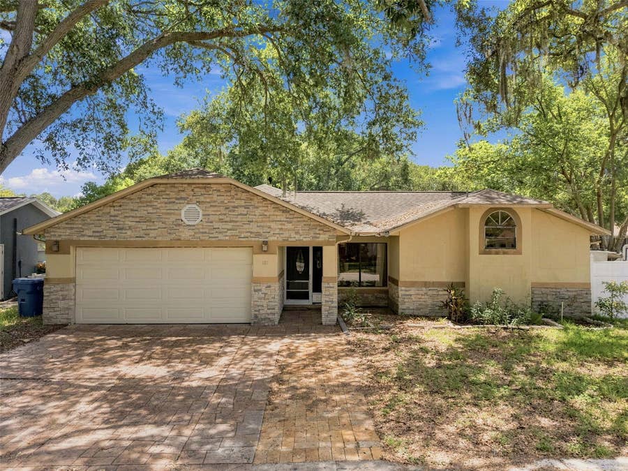 Property photo for 627 CRYSTAL DR, Palm Harbor, FL