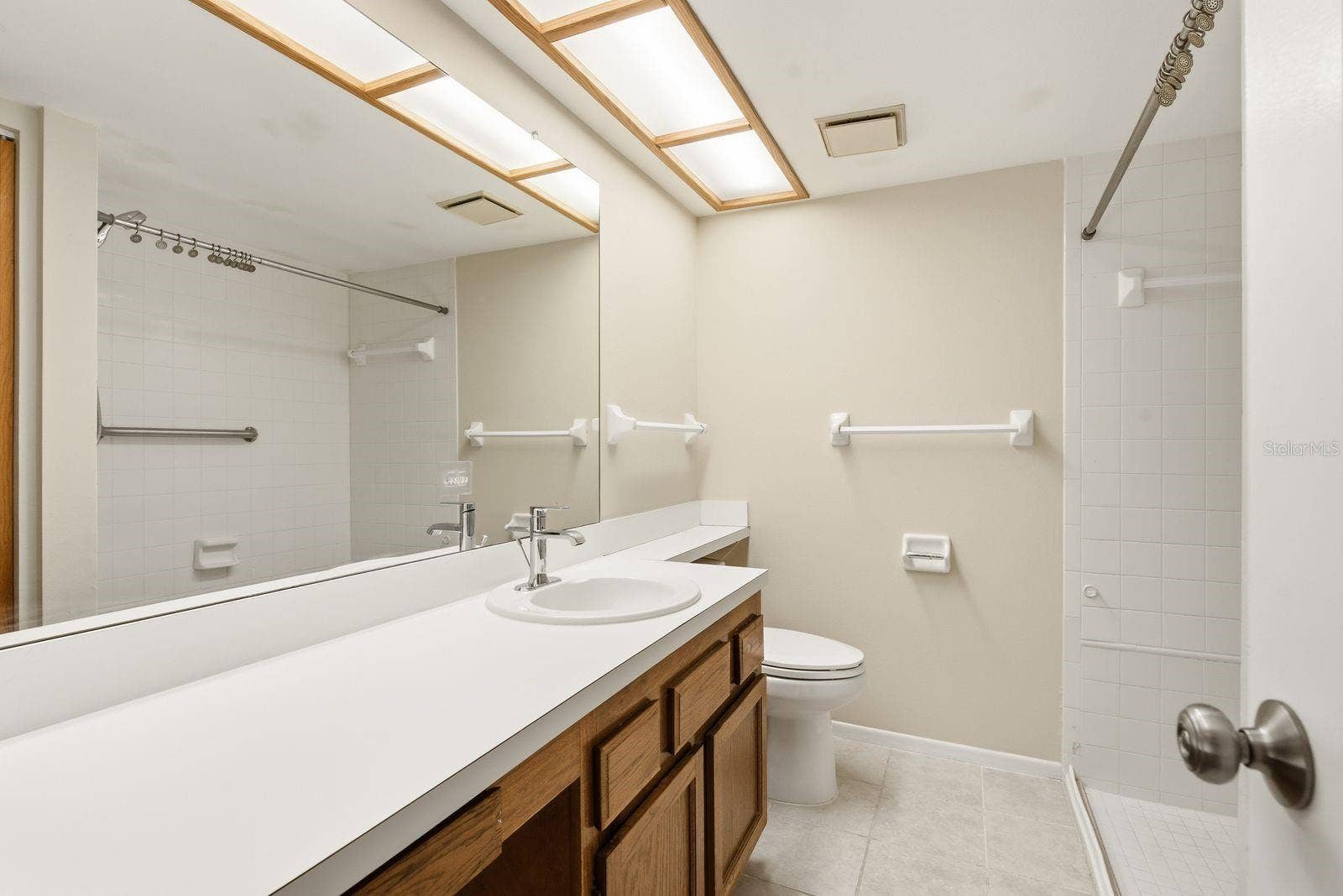 10 WOODLAKE PLACE, Oldsmar, FL 34677 Bathroom