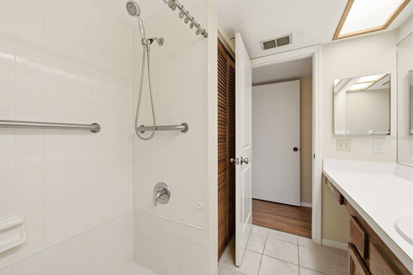10 WOODLAKE PLACE, Oldsmar, FL 34677 Bathroom