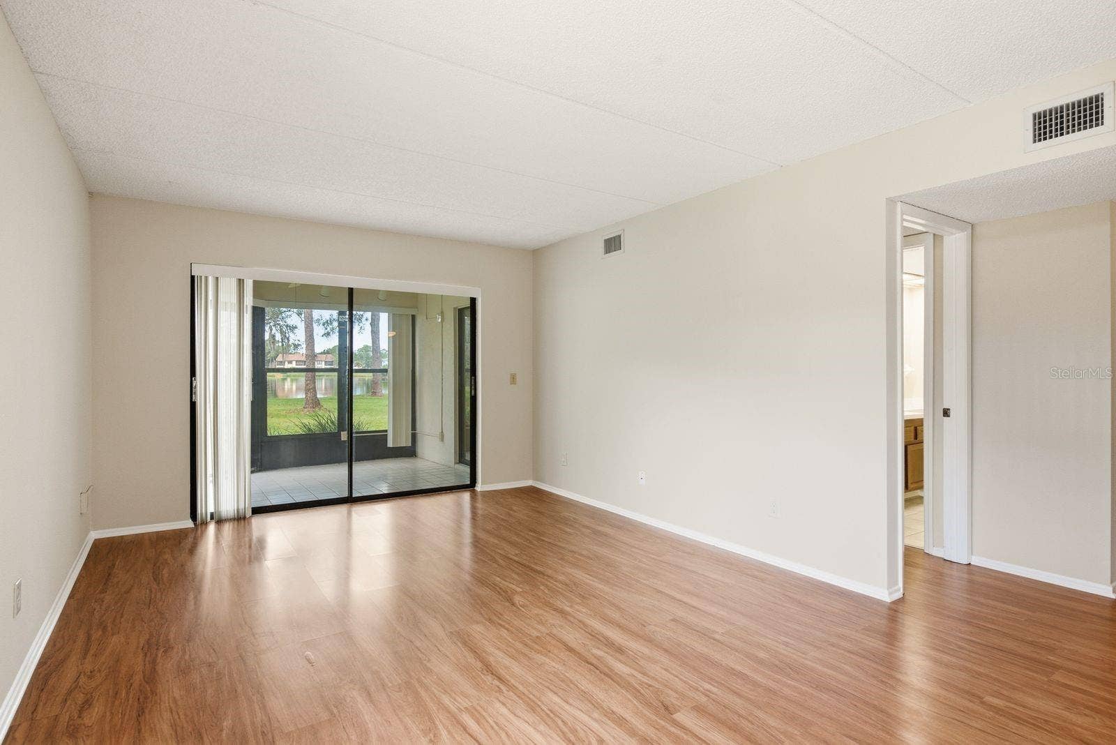 10 WOODLAKE PLACE, Oldsmar, FL 34677 Living room