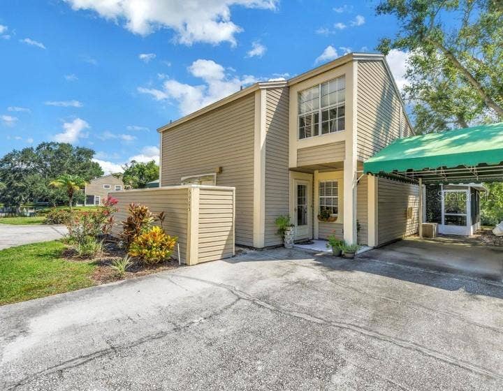 Property photo for 6905 LAKE PLACE COURT, Tampa, FL