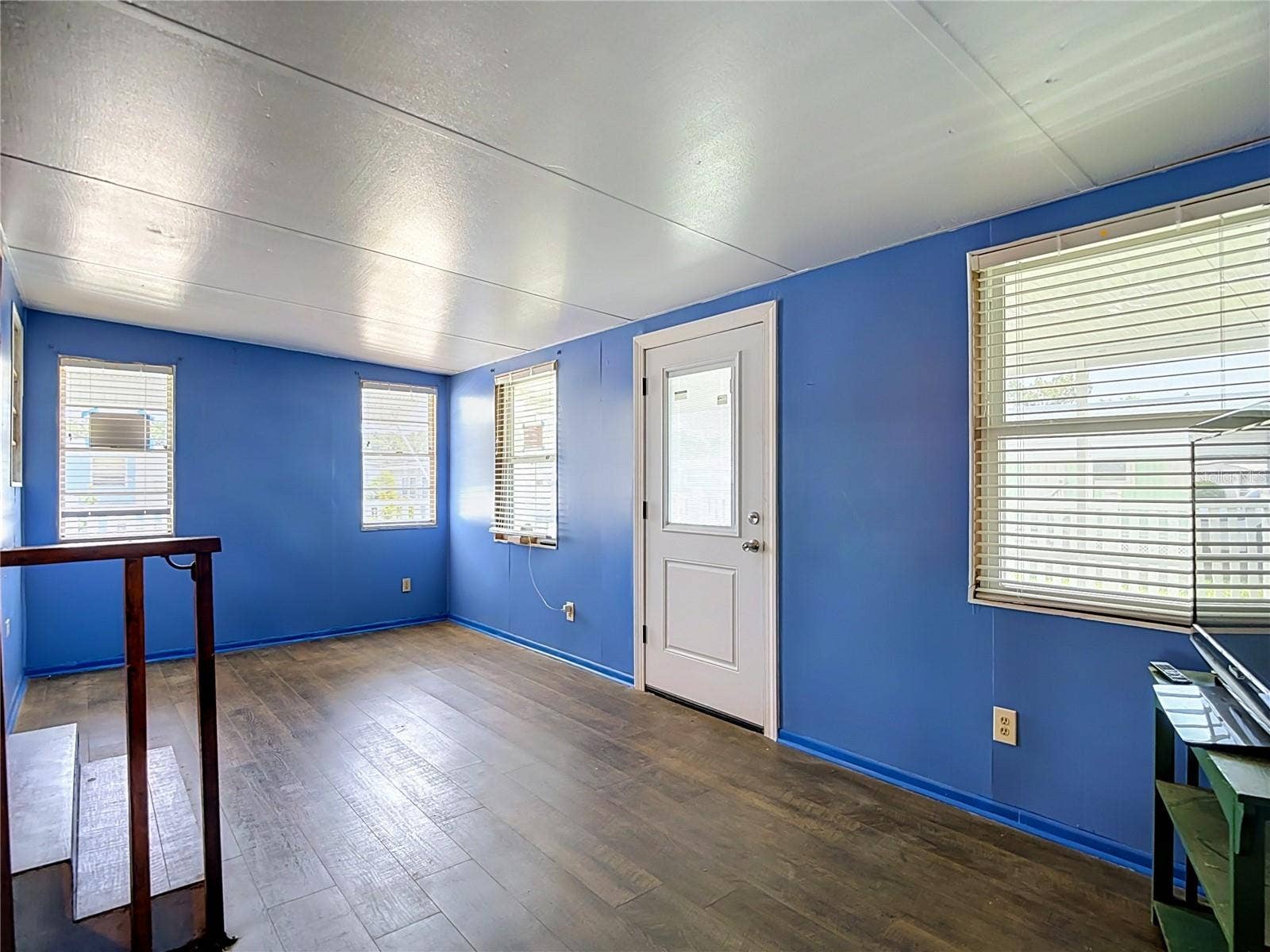 39032 OLA AVENUE, Zephyrhills, FL 33542 Living Room
