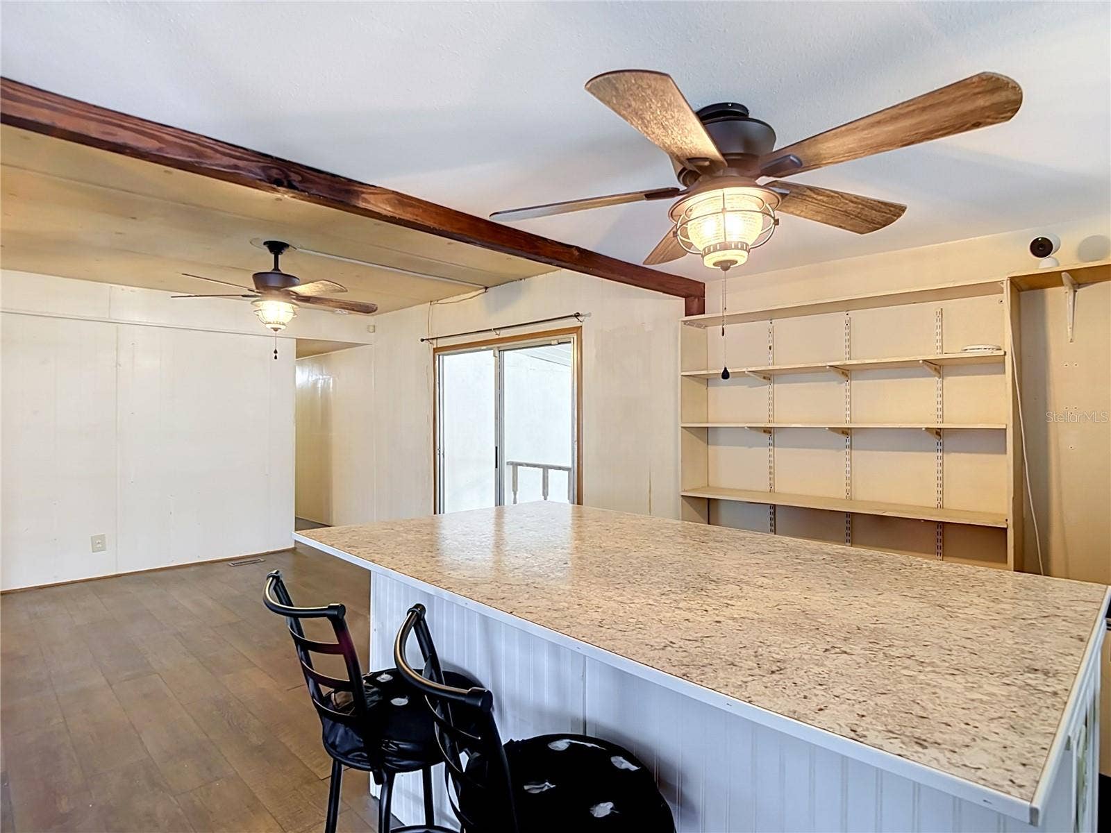 39032 OLA AVENUE, Zephyrhills, FL 33542 Kitchen Island