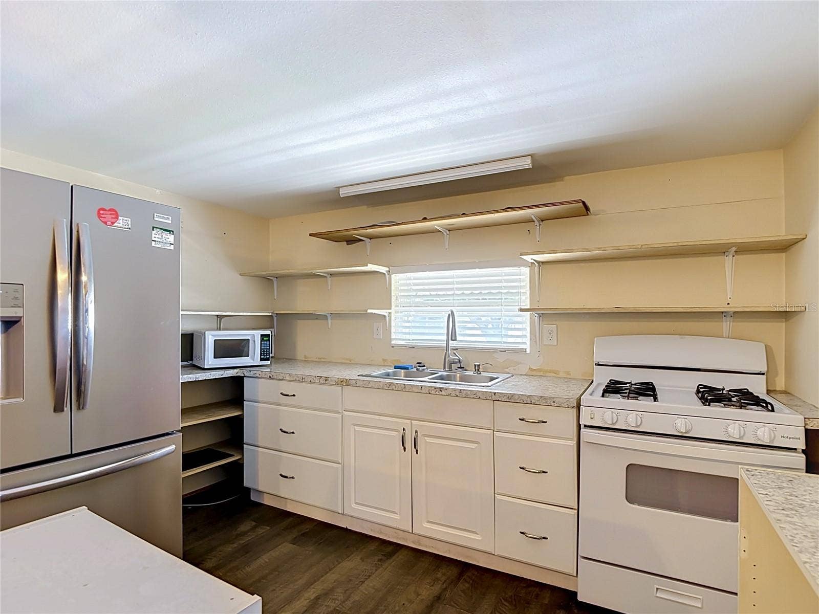 39032 OLA AVENUE, Zephyrhills, FL 33542 Kitchen