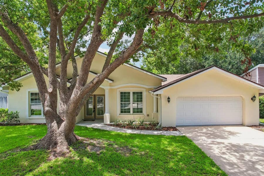 Property photo for 818 VILLAGE WAY, Palm Harbor, FL