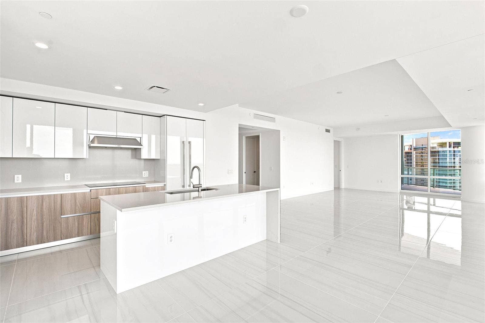 400 CENTRAL AVENUE, #2901, St Petersburg, FL 33701 Beautifully appointed kitchen granite countertops and island
