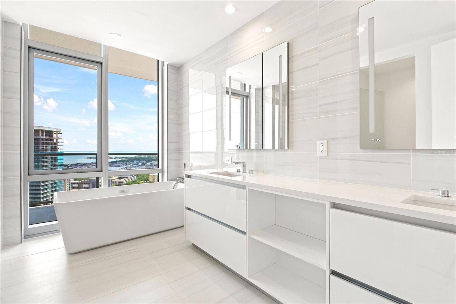 400 CENTRAL AVENUE, #2901, St Petersburg, FL 33701 400 CENTRAL AVENUE, #2901, St Petersburg, FL 33701