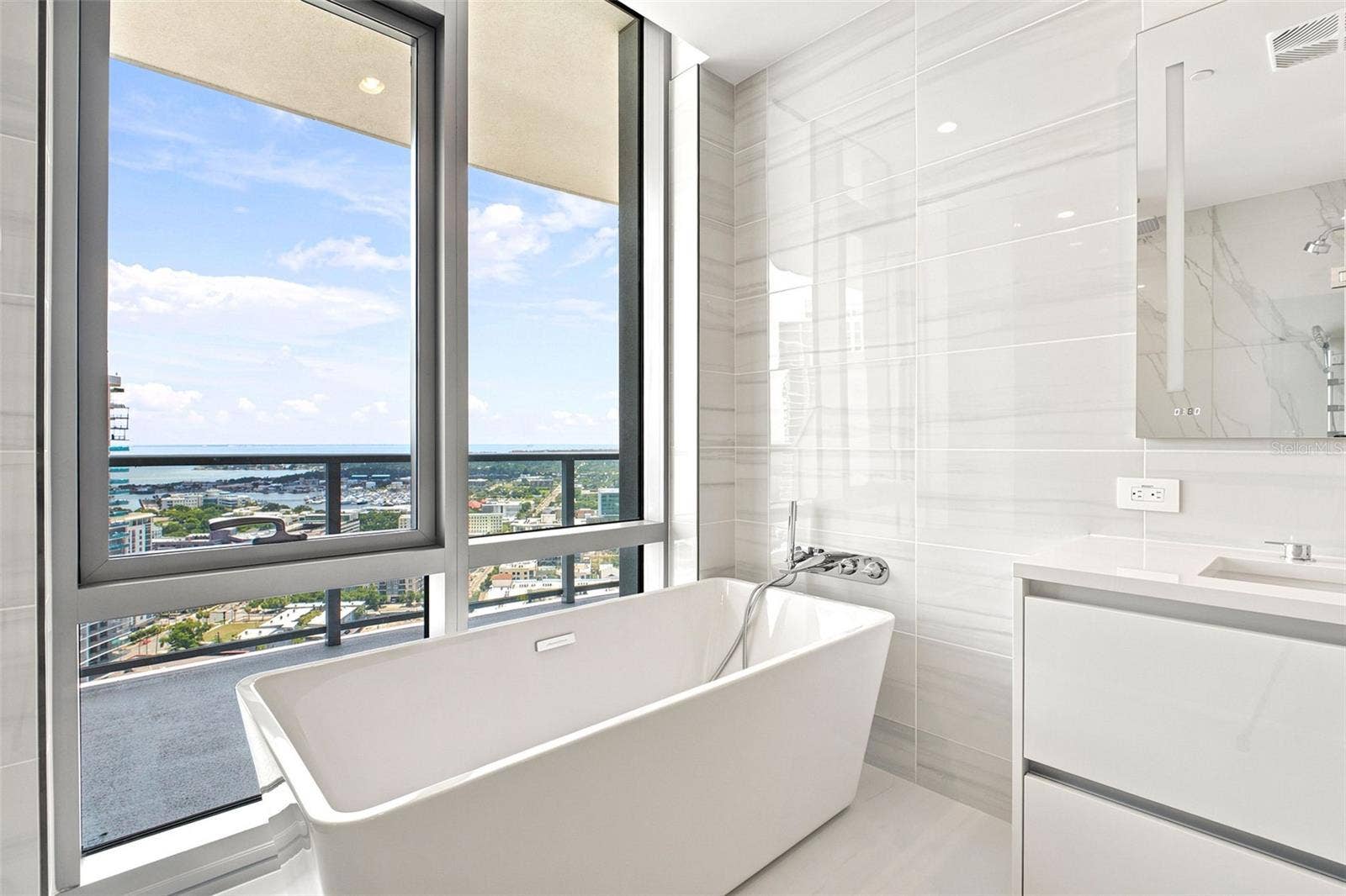 400 CENTRAL AVENUE, #2901, St Petersburg, FL 33701 400 CENTRAL AVENUE, #2901, St Petersburg, FL 33701